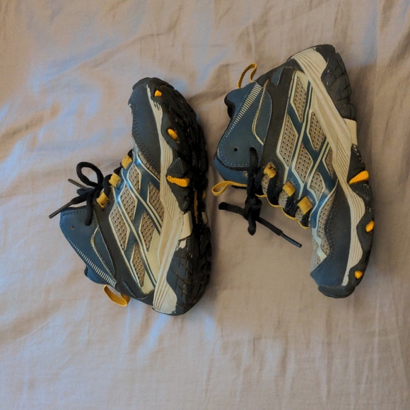 Boys Merrell sz 11 waterproof hiking boots - Picture 3 of 6